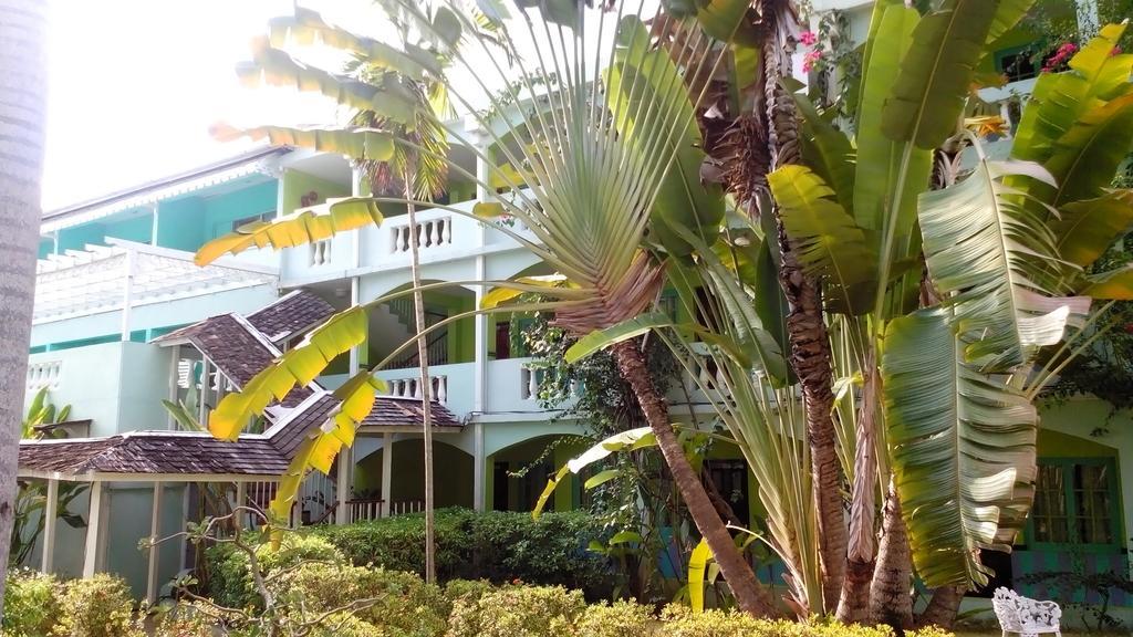 Doctors Cave Beach Hotel Montego Bay Exterior photo