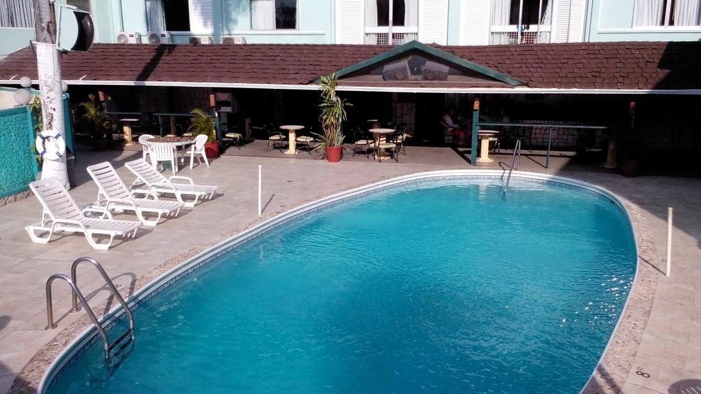Doctors Cave Beach Hotel Montego Bay Exterior photo